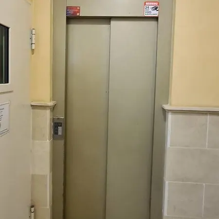 La Puerta Del Mar - *